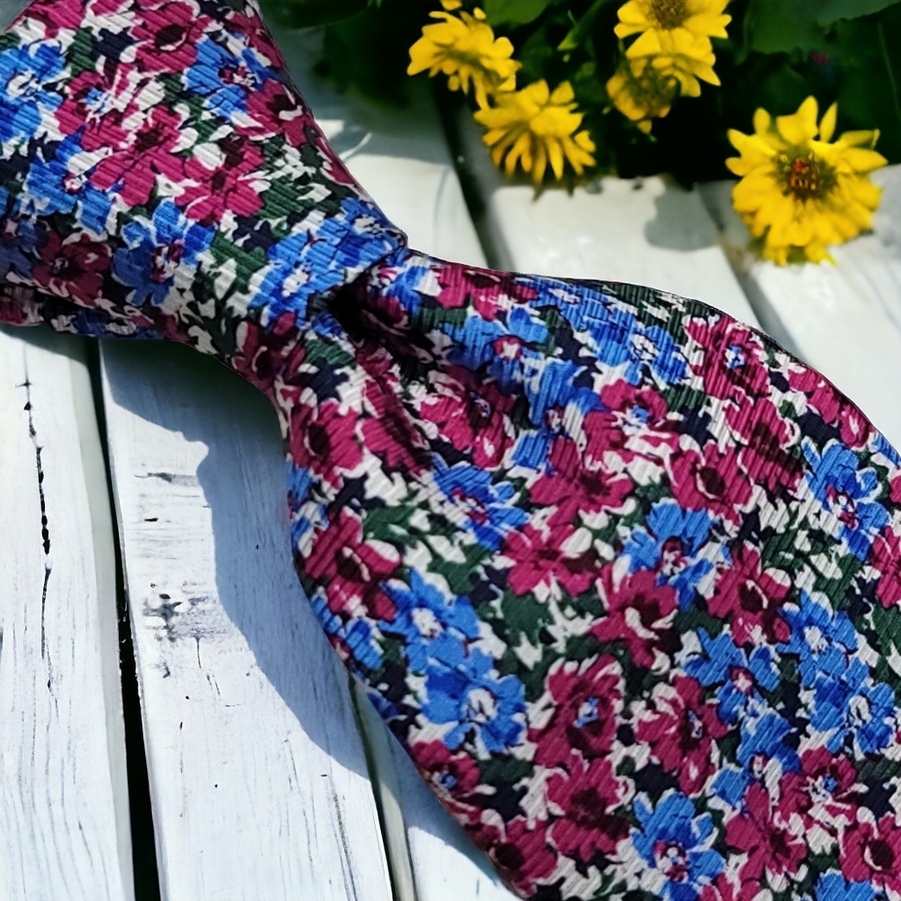 JOS A BANK Reseve 100% Silk Tie, Floral Design, Regular Size NEW $79.50 - NWT